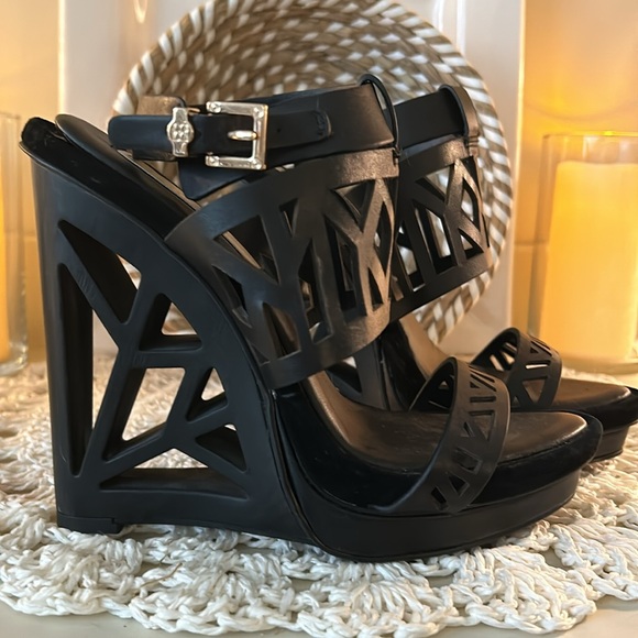 BCBGMaxAzria wedge heels size 5.5 EUC - Picture 4 of 7